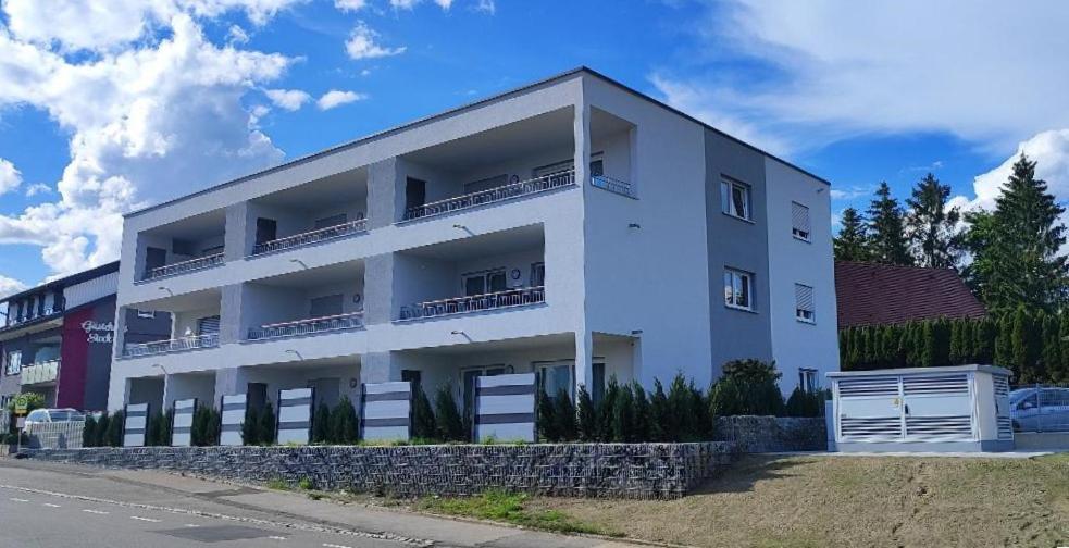 Apartment Stock Nr 4 *